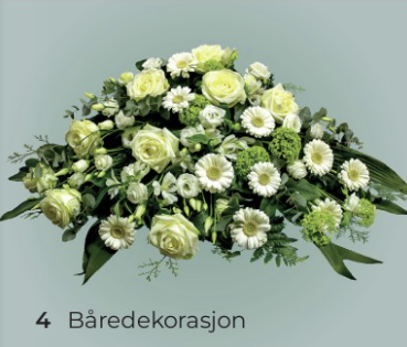 Hvite blomster i båredekorasjon