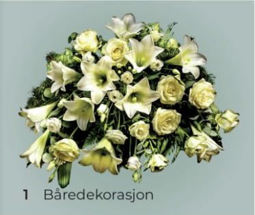 Hvite blomster i båredekorasjon